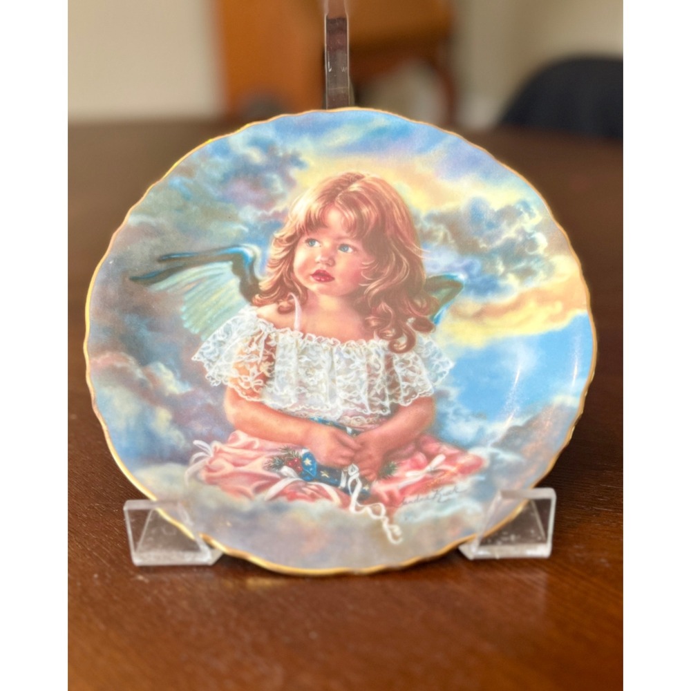 Reco Collector Plate Unisex 8.25in Blue Excellent Angel of Sharing Sandra Kuck